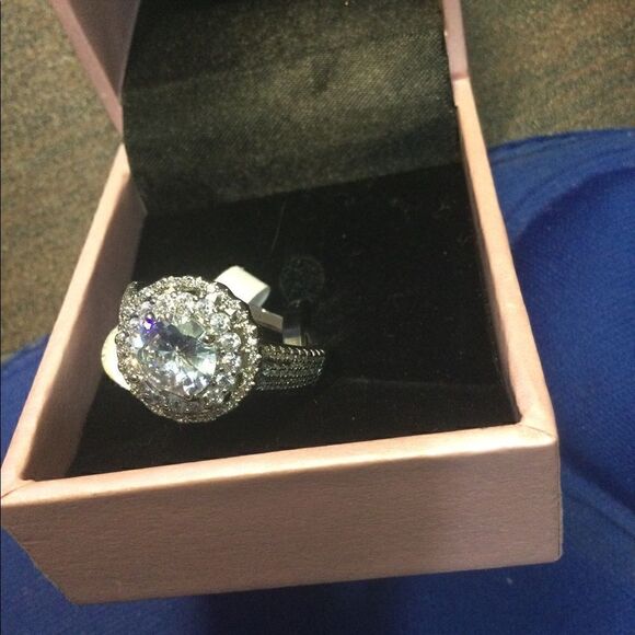 NWT Peermont  Sz 9, “Diamond, round halo ring - Picture 6 of 9